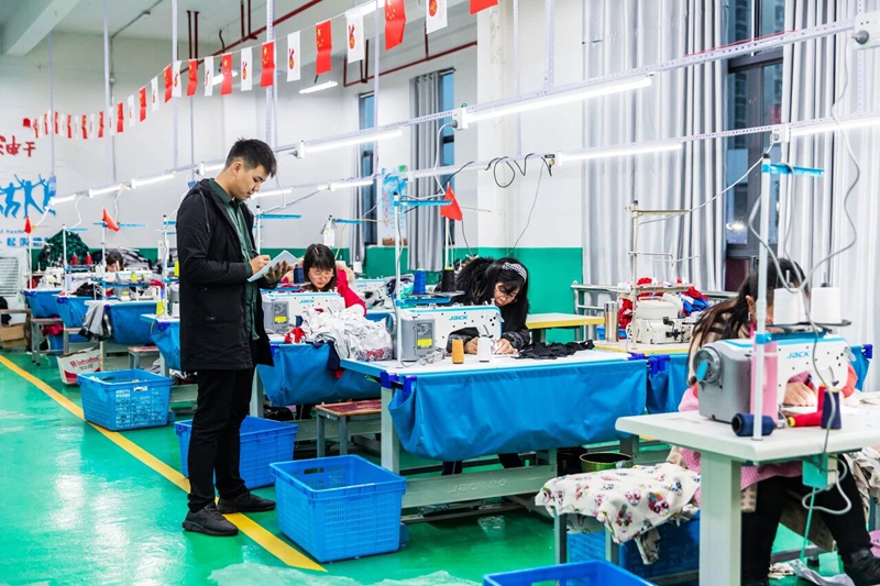 貴州萬(wàn)山 靶向施策解民憂，搬遷群眾穩(wěn)崗增收有保障